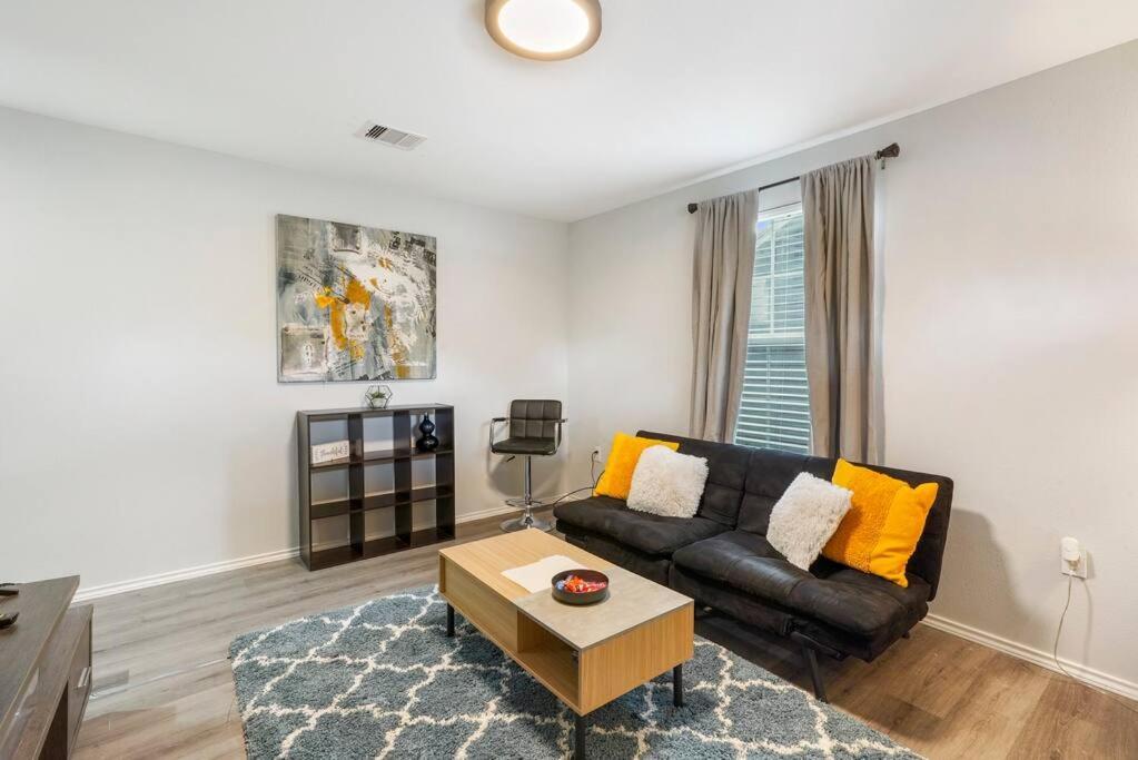 Cozy Two Bedroom Home Minutes From Downtown! Houston Exterior photo